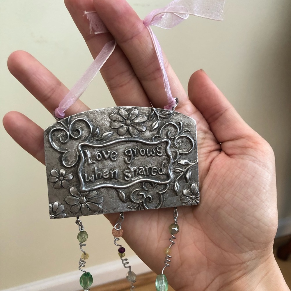 “Love Grows When Shared” Signs - Picture 2 of 2